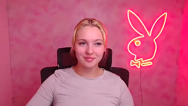 Snapshot of Milka_kiss_ chatting on 10-09-25, 12:03 Milka kiss online show from 10-09-25, 12:03