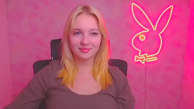 Snapshot of Milka_kiss_ chatting on 10-14-25, 05:41 Milka kiss online show from 10-14-25, 05:41