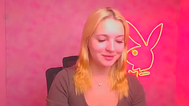 Snapshot of Milka_kiss_ chatting on 10-17-25, 05:43 Milka kiss online show from 10-17-25, 05:43