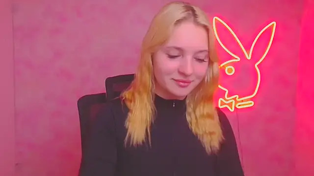 Snapshot of Milka_kiss_ chatting on 10-20-25, 05:52 Milka kiss online show from 10-20-25, 05:52