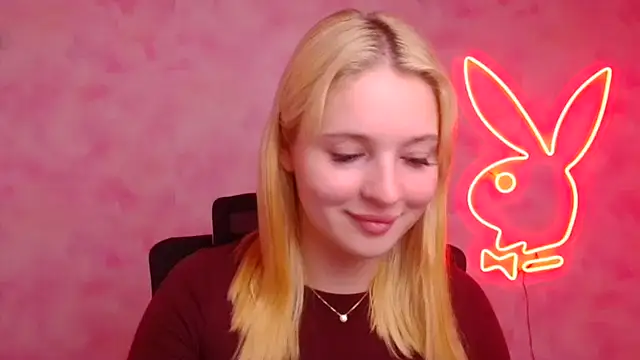 Snapshot of Milka_kiss_ chatting on 10-21-25, 12:28 Milka kiss online show from 10-21-25, 12:28