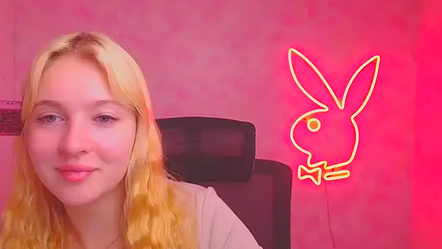 Snapshot of Milka_kiss_ chatting on 10-23-25, 11:42 Milka kiss online show from 10-23-25, 11:42