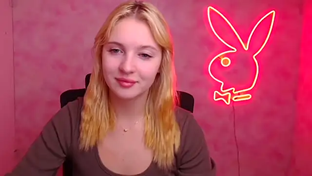 Snapshot of Milka_kiss_ chatting on 10-24-25, 11:50 Milka kiss online show from 10-24-25, 11:50