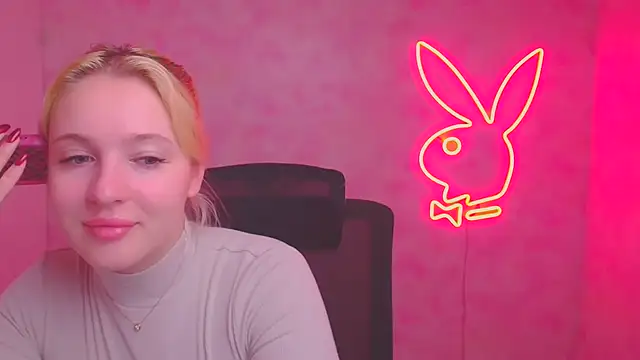 Snapshot of Milka_kiss_ chatting on 10-25-25, 11:29 Milka kiss online show from 10-25-25, 11:29