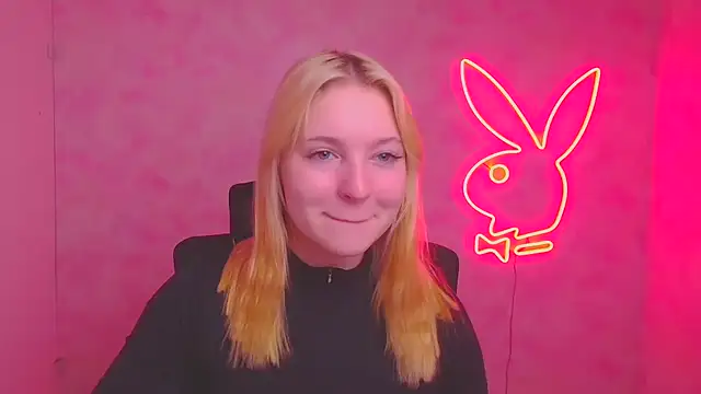 Snapshot of Milka_kiss_ chatting on 10-28-25, 07:12 Milka kiss online show from 10-28-25, 07:12