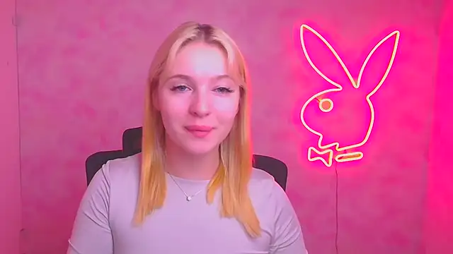 Snapshot of Milka_kiss_ chatting on 10-30-25, 12:39 Milka kiss online show from 10-30-25, 12:39