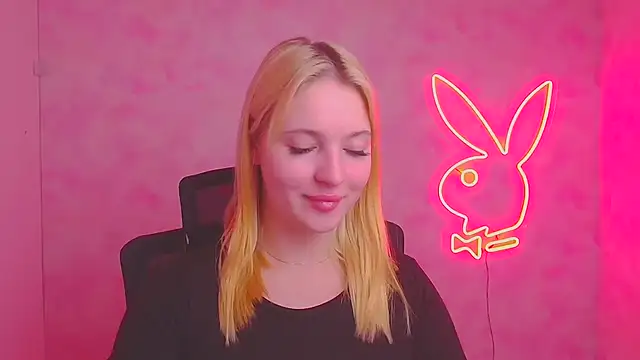 Snapshot of Milka_kiss_ chatting on 11-06-25, 12:39 Milka kiss online show from 11-06-25, 12:39