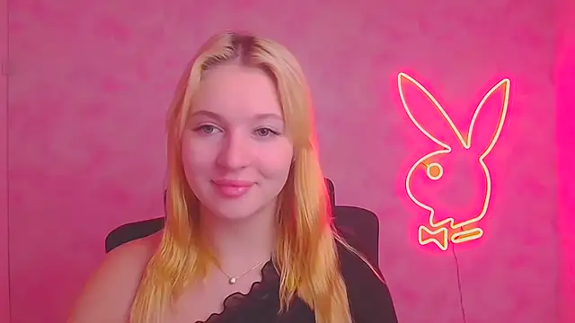 Snapshot of Milka_kiss_ chatting on 11-08-25, 12:27 Milka kiss online show from 11-08-25, 12:27