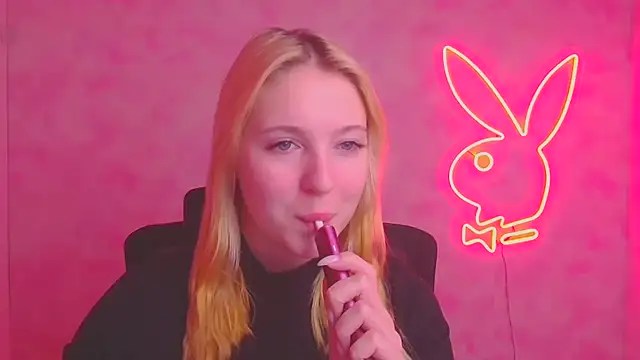 Snapshot of Milka_kiss_ chatting on 11-12-25, 06:47 Milka kiss online show from 11-12-25, 06:47