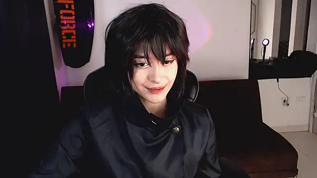 Snapshot of liz-beths chatting on 10-25-25, 03:07 liz-beths online show from 10-25-25, 03:07