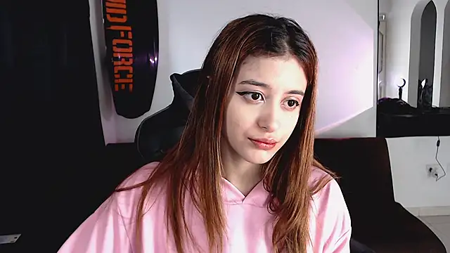 Snapshot of liz-beths chatting on 10-27-25, 07:51 liz-beths online show from 10-27-25, 07:51