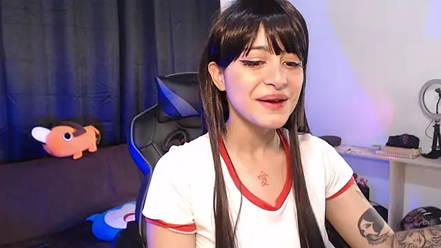 Snapshot of liz-beths chatting on 11-25-25, 11:38 liz-beths online show from 11-25-25, 11:38