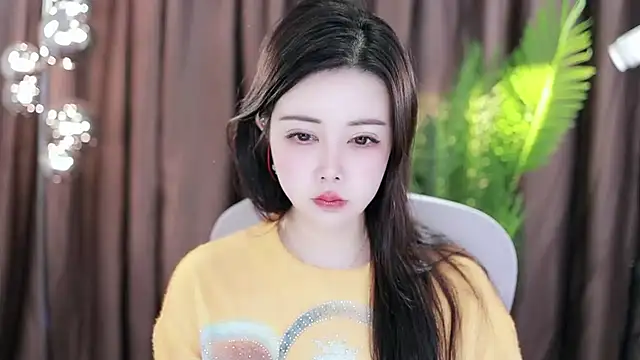 Qiaoqiao  online show from 02-01-25, 10:15