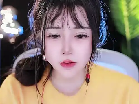 Qiaoqiao  online show from 03-16-25, 01:06