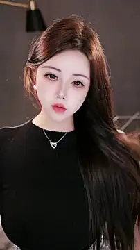 Qiaoqiao  online show from 10-26-25, 08:20