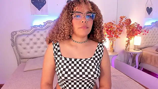 NiaColusi online show from 10-12-25, 03:38