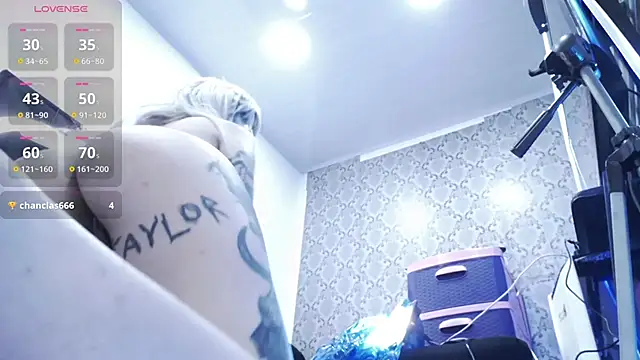 Snapshot of TyphoidMary chatting on 12-13-24, 02:43 TyphoidMary online show from 12-13-24, 02:43