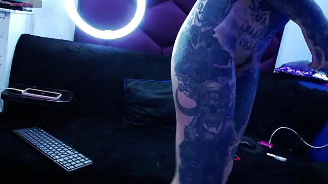 Snapshot of TyphoidMary chatting on 02-19-25, 10:42 TyphoidMary online show from 02-19-25, 10:42