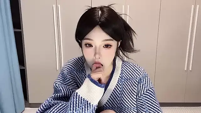 Snapshot of Q-ing chatting on 11-08-25, 01:11 Q-ing online show from 11-08-25, 01:11