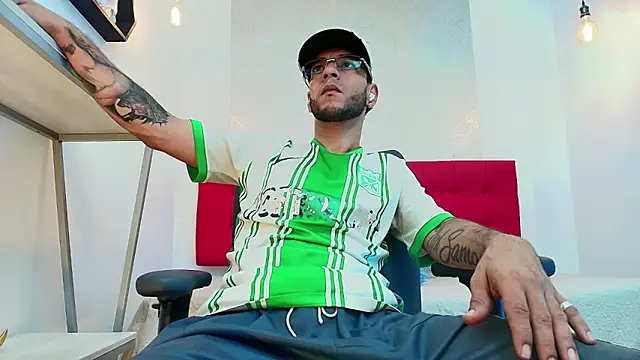 Snapshot of Andrey_u92 chatting on 10-14-25, 08:42 Andrey u92 online show from 10-14-25, 08:42