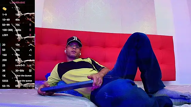 Snapshot of Andrey_u92 chatting on 10-17-25, 09:17 Andrey u92 online show from 10-17-25, 09:17