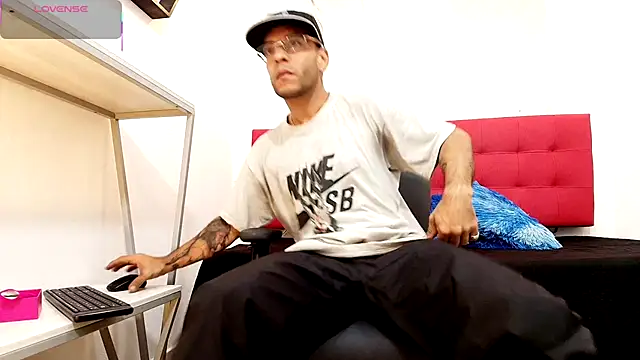 Snapshot of Andrey_u92 chatting on 10-24-25, 03:14 Andrey u92 online show from 10-24-25, 03:14