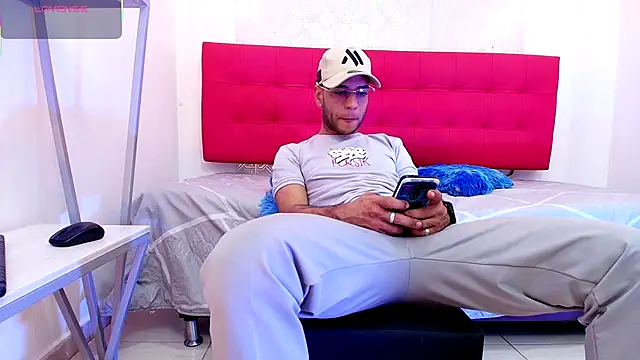 Snapshot of Andrey_u92 chatting on 10-31-25, 08:10 Andrey u92 online show from 10-31-25, 08:10