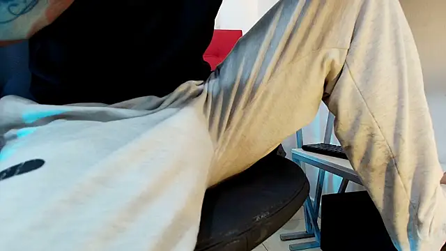 Snapshot of Andrey_u92 chatting on 11-06-25, 08:32 Andrey u92 online show from 11-06-25, 08:32