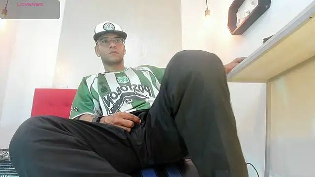 Snapshot of Andrey_u92 chatting on 11-13-25, 07:24 Andrey u92 online show from 11-13-25, 07:24