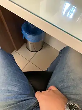 Snapshot of smithrosinha chatting on 01-21-25, 06:34 smithrosinha online show from 01-21-25, 06:34