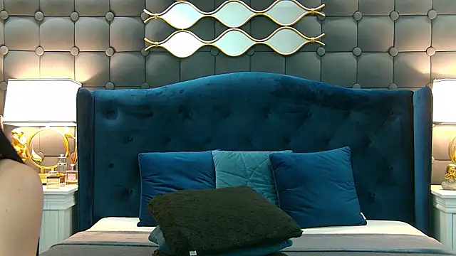 LeyaCass online show from 01-26-25, 07:32