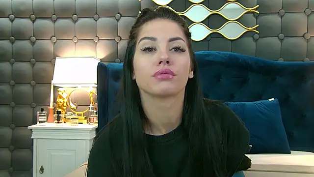 LeyaCass online show from 02-02-25, 04:15