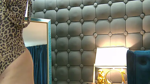 LeyaCass online show from 02-02-25, 07:20