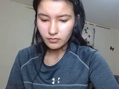 Snapshot of kazumi6 chatting on 12-17-25, 04:35 kazumi6 online show from 12-17-25, 04:35