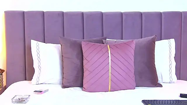 TheaNoire online show from 01-11-25, 10:40