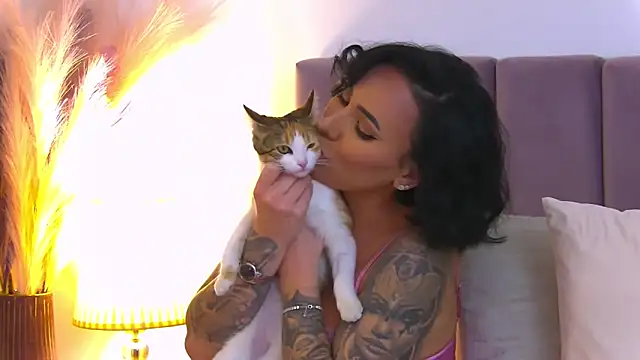 TheaNoire online show from 01-19-25, 09:34