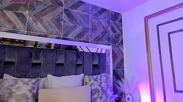 TaniaSmith1 online show from 11-24-25, 11:15