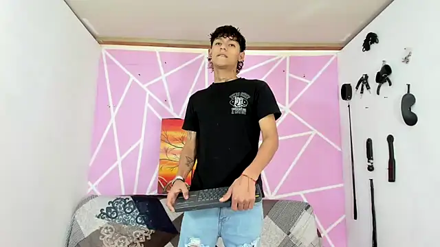 Fresahot2005 online show from 01-26-25, 07:09