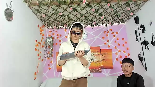 Fresahot2005 online show from 03-13-25, 08:11