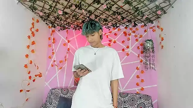 Snapshot of Fresahot2005 chatting on 12-01-25, 02:22 Fresahot2005 online show from 12-01-25, 02:22