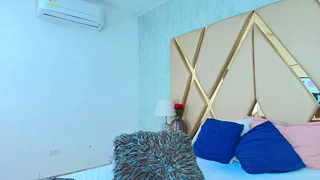 NicoleEsposito online show from 01-24-25, 08:13