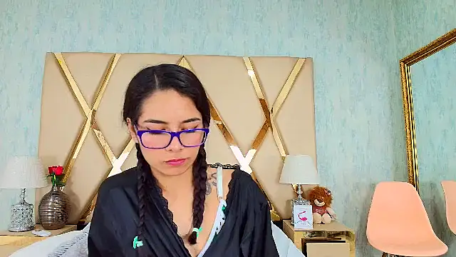 NicoleEsposito online show from 02-25-25, 09:42