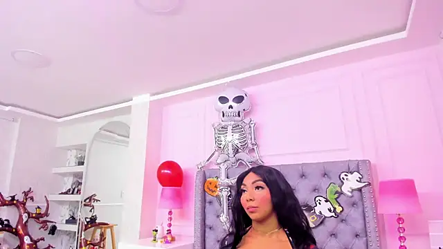 HaileeRoberts online show from 10-22-25, 12:38