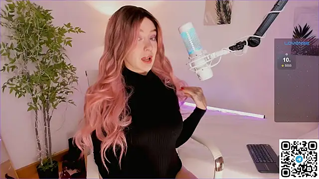 Snapshot of AngelPaull chatting on 10-17-25, 08:11 AngelPaull online show from 10-17-25, 08:11