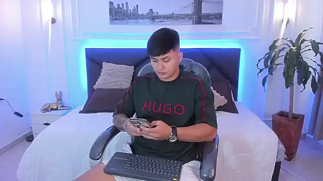 Cristopher strong online show from 11-30-25, 02:21