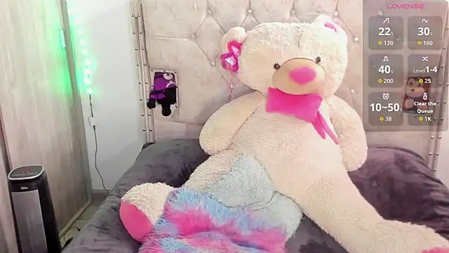 Snapshot of _EmiRhodes chatting on 10-16-25, 03:35 EmiRhodes online show from 10-16-25, 03:35