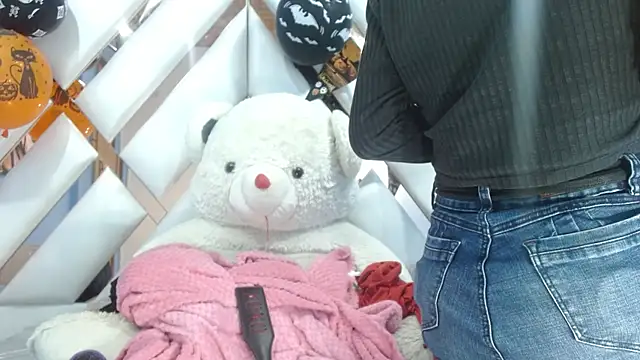 angelina ny online show from 10-28-25, 01:58