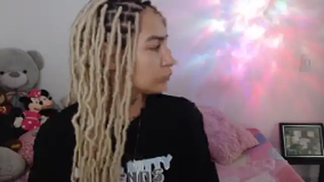 Snapshot of mandy_berrys chatting on 10-21-25, 02:12 mandy berrys online show from 10-21-25, 02:12