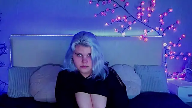 Snapshot of JoannLowe chatting on 11-09-25, 08:07 JoannLowe online show from 11-09-25, 08:07