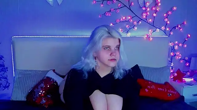 JoannLowe online show from 12-22-25, 07:44